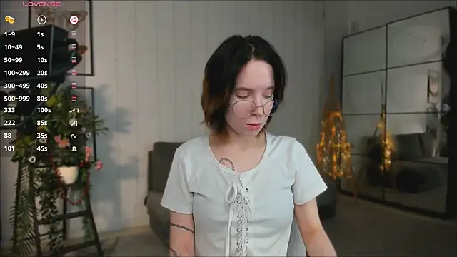 lilithlunna online show from January 9, 2025, 9:58 pm