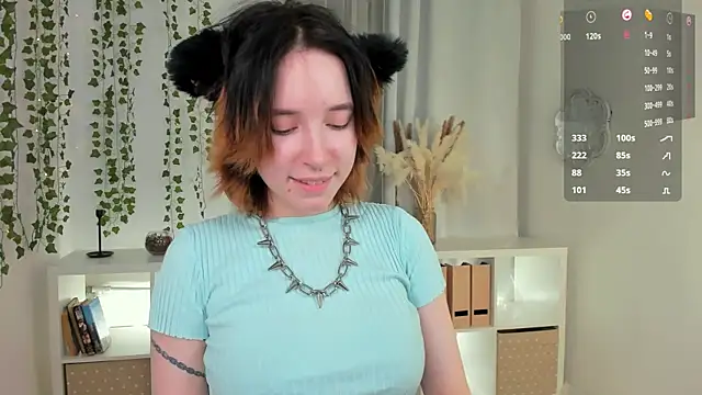 lilithlunna online show from January 21, 2025, 8:21 pm