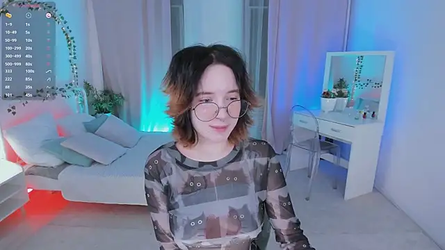 lilithlunna online show from January 22, 2025, 4:55 pm