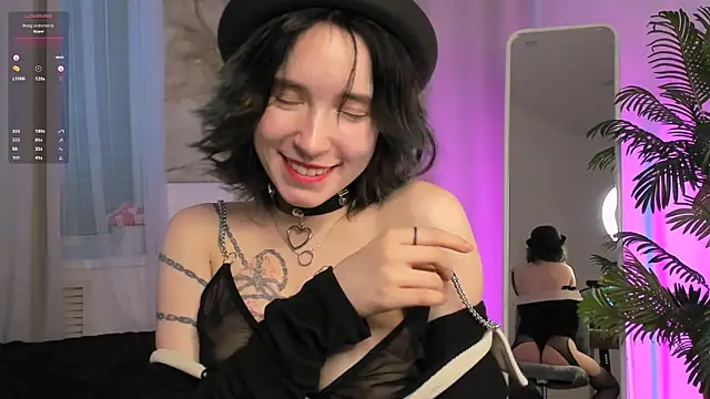 lilithlunna online show from February 2, 2025, 1:45 am