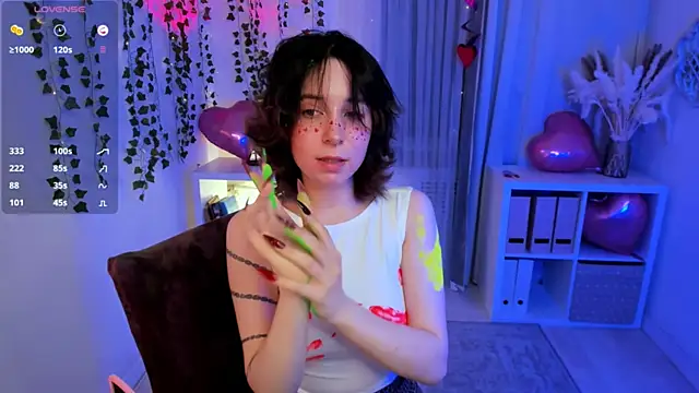 lilithlunna online show from February 16, 2025, 1:03 am