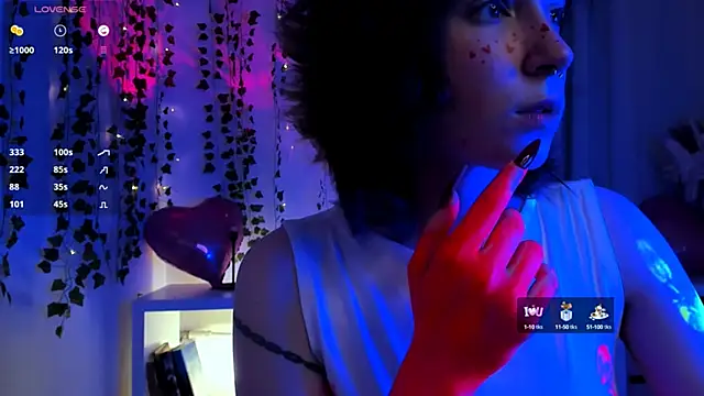 lilithlunna online show from February 16, 2025, 4:09 am