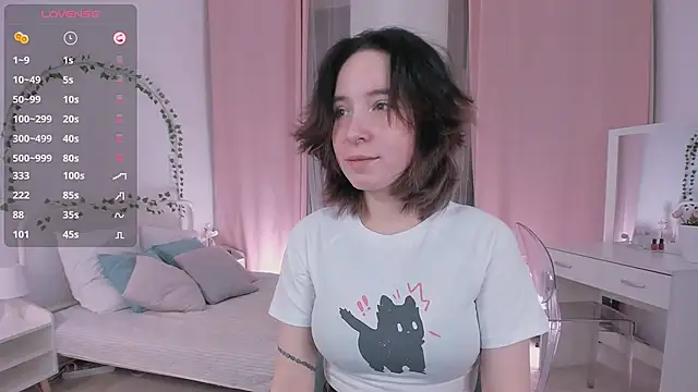 lilithlunna online show from February 26, 2025, 10:09 pm