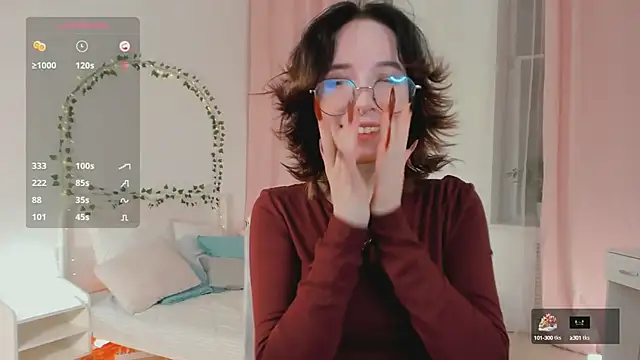 lilithlunna online show from February 28, 2025, 7:25 pm