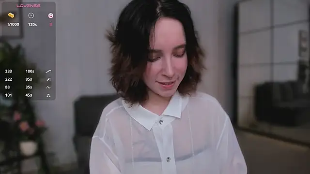 lilithlunna online show from March 3, 2025, 1:42 am