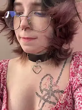 lilithlunna online show from March 12, 2025, 6:51 am