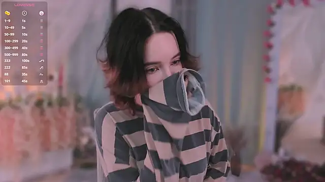 lilithlunna online show from March 13, 2025, 8:00 pm