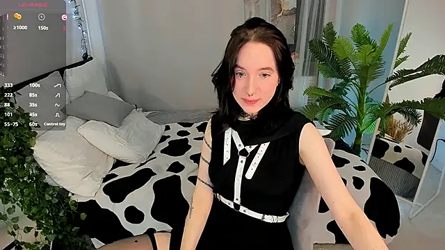 lilithlunna online show from September 14, 2025, 10:20 pm