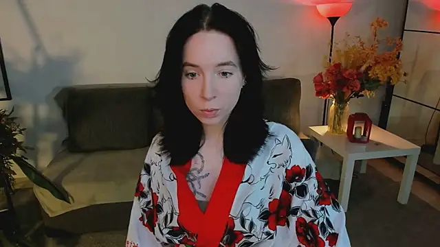 lilithlunna online show from November 8, 2025, 1:22 pm