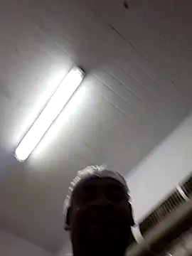 lucasquirao1234 online show from October 12, 2025, 4:39 pm