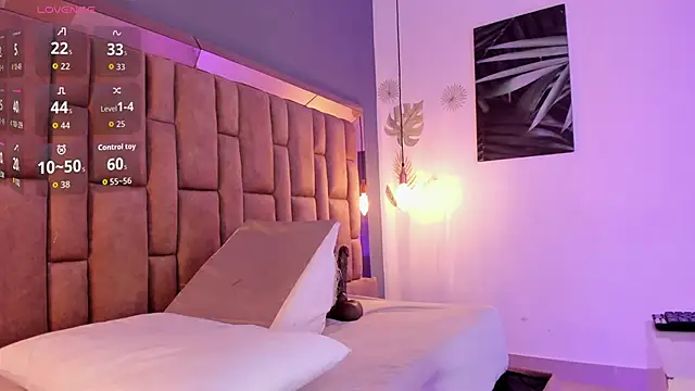 victoriaroyce1 online show from September 24, 2025, 12:41 pm