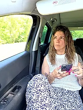 sansan2411 online show from April 21, 2026, 12:11 pm