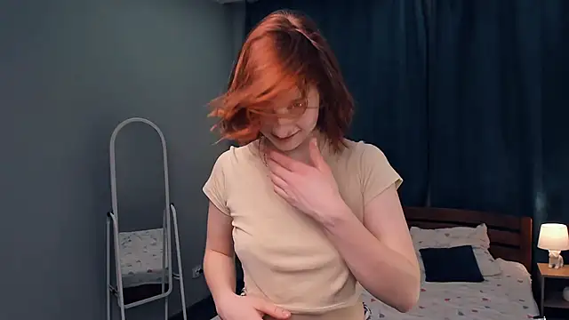 QuennaFell online show from December 25, 2024, 2:23 pm