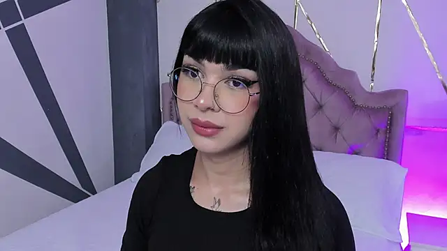 RoseCassie online show from February 7, 2025, 1:43 pm