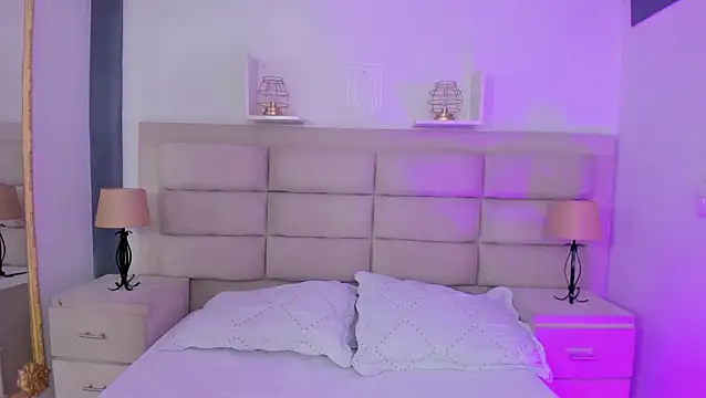 RoseCassie online show from February 12, 2025, 12:33 pm