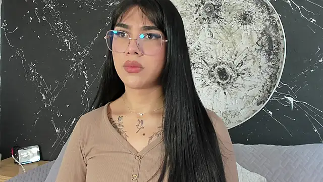 RoseCassie online show from November 18, 2025, 2:43 pm