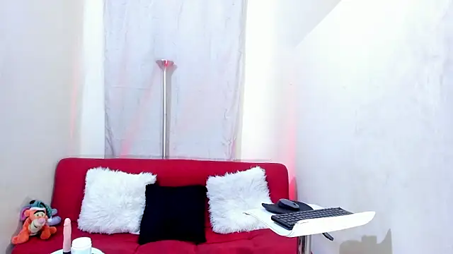 Mariana 16  online show from March 12, 2025, 8:52 pm