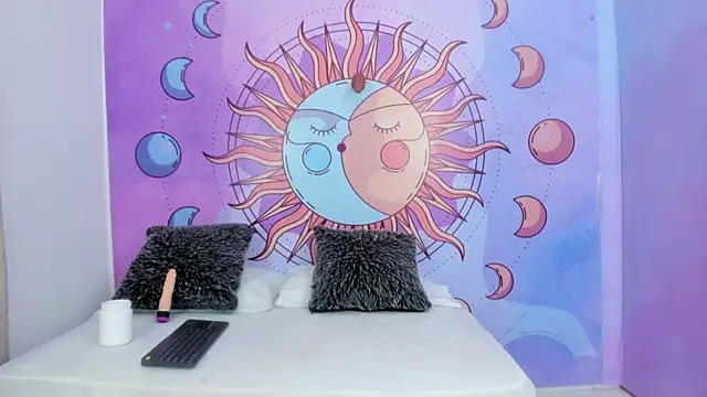 Mariana 16  online show from September 26, 2025, 7:40 pm