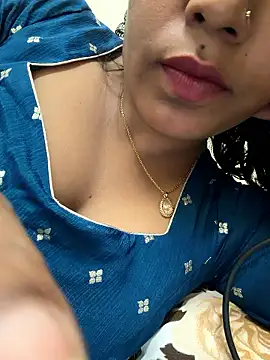 priyadevi17 online show from January 19, 2026, 9:35 am