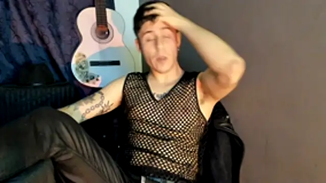 Snapshot of Antonello_Vannucci chatting on November 19, 2025, 12:32 am Antonello Vannucci online show from November 19, 2025, 12:32 am