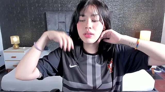 Lily Woodz online show from March 18, 2025, 6:37 pm