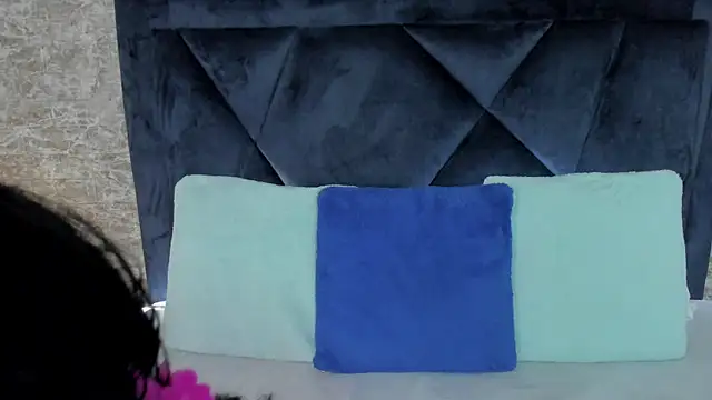 Lily Woodz online show from September 27, 2025, 8:25 pm