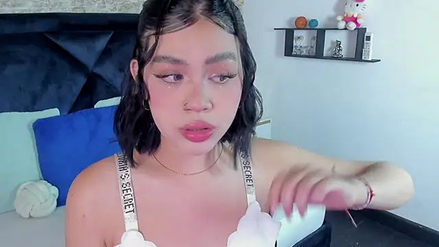 Lily Woodz online show from November 21, 2025, 7:12 pm