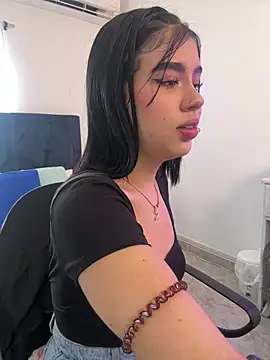 Lily Woodz online show from January 18, 2026, 2:43 pm