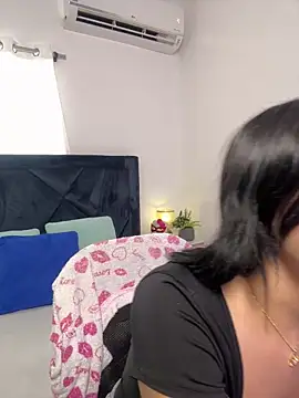 Lily Woodz online show from February 21, 2026, 7:04 pm