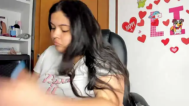 Snapshot of lizzie_c chatting on February 21, 2025, 7:32 pm lizzie c online show from February 21, 2025, 7:32 pm