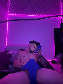 miia-liiam online show from January 16, 2025, 8:33 am