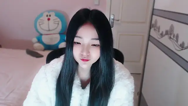 xiao-xiao-D online show from December 18, 2025, 8:42 am