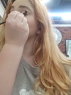 AliceWest  online show from April 9, 2026, 4:01 pm