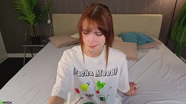 Snapshot of Mollly_Rouge chatting on April 29, 2026, 12:16 am Mollly Rouge online show from April 29, 2026, 12:16 am