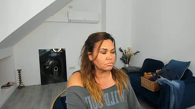 Aileen Stone online show from September 17, 2025, 2:19 pm