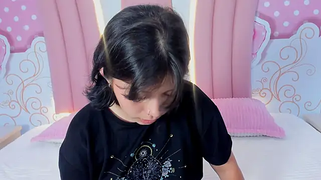 Lily Martinez online show from March 22, 2025, 5:28 am