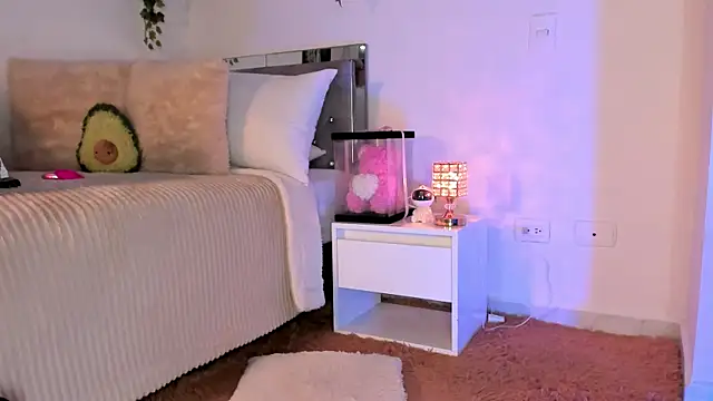 Alissonroses online show from October 31, 2025, 11:50 pm