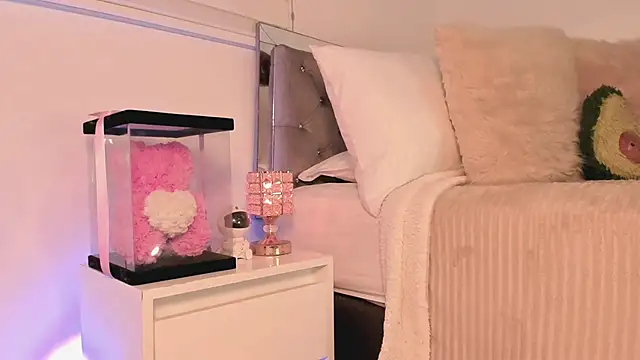 Alissonroses online show from December 3, 2025, 9:57 pm