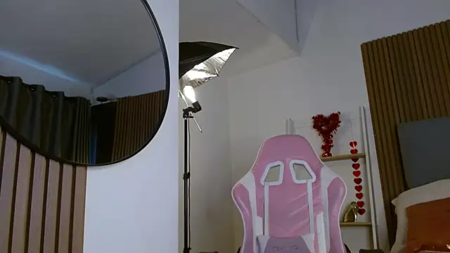 Sienna Blake  online show from September 20, 2025, 9:27 pm