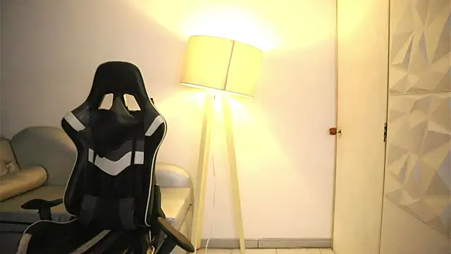 Daisha Riley online show from November 20, 2025, 3:45 pm