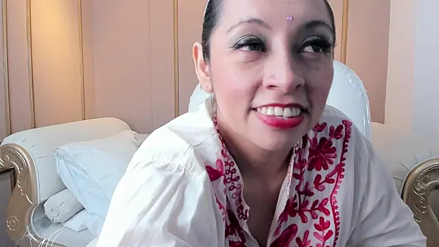 PerlaPreciosa online show from October 9, 2025, 3:59 am