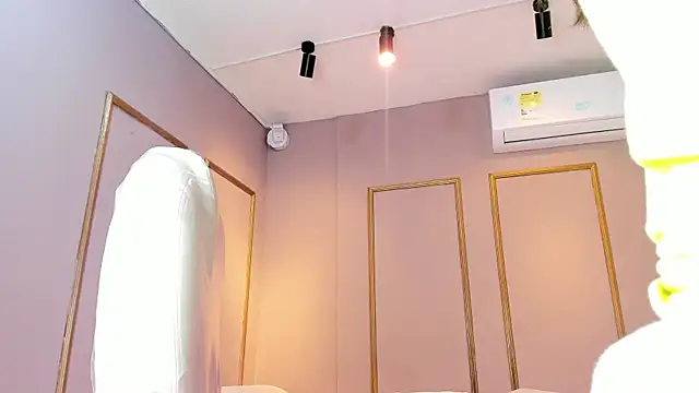 PerlaPreciosa online show from January 10, 2026, 4:03 am