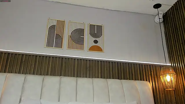 PerlaPreciosa online show from April 21, 2026, 4:08 am