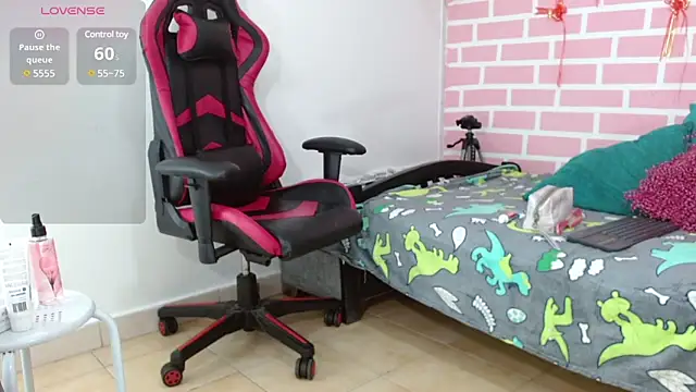 dani-lue online show from February 16, 2025, 12:21 pm