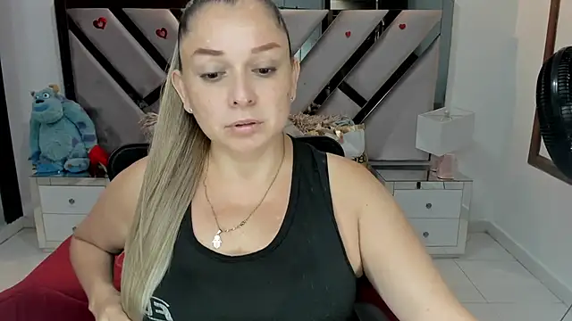 natalia5560 online show from October 7, 2025, 12:57 pm