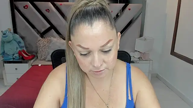 natalia5560 online show from October 22, 2025, 1:00 pm