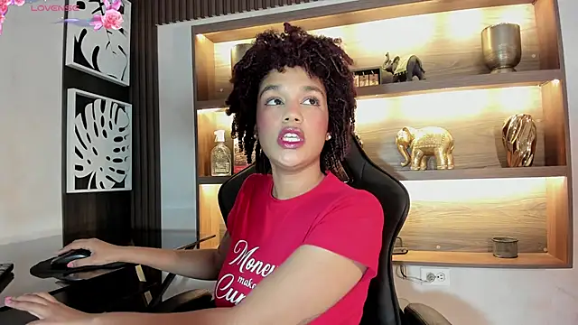 Snapshot of loladupont chatting on February 1, 2025, 11:54 am loladupont online show from February 1, 2025, 11:54 am