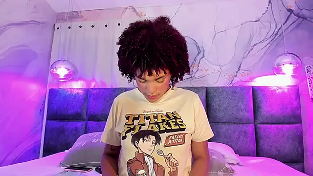 Snapshot of loladupont chatting on March 5, 2025, 11:38 am loladupont online show from March 5, 2025, 11:38 am