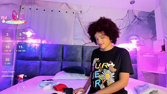 Snapshot of loladupont chatting on March 20, 2025, 5:47 pm loladupont online show from March 20, 2025, 5:47 pm