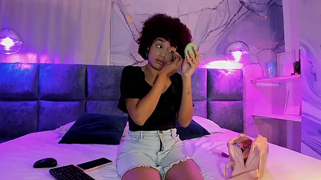 Snapshot of loladupont chatting on March 22, 2025, 11:32 am loladupont online show from March 22, 2025, 11:32 am